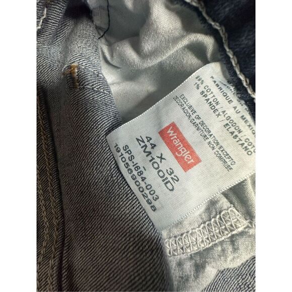 Wrangler Men’s  Blue Denim Medium Wash Stretch Straight Leg Jeans Size 44 x 32 - Picture 4 of 5